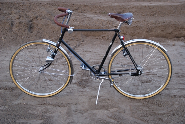 28" * 1 3/8 * 1 5/8 (37-622)